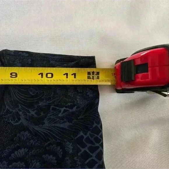 Women’s Lululemon Train Times Crop 17” Size 6 Nouveau Mach Blue Black - Picture 8 of 10